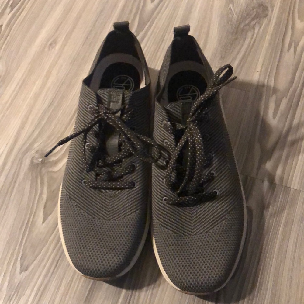 Dr. Scholl’s “Howe” mens sneaker
